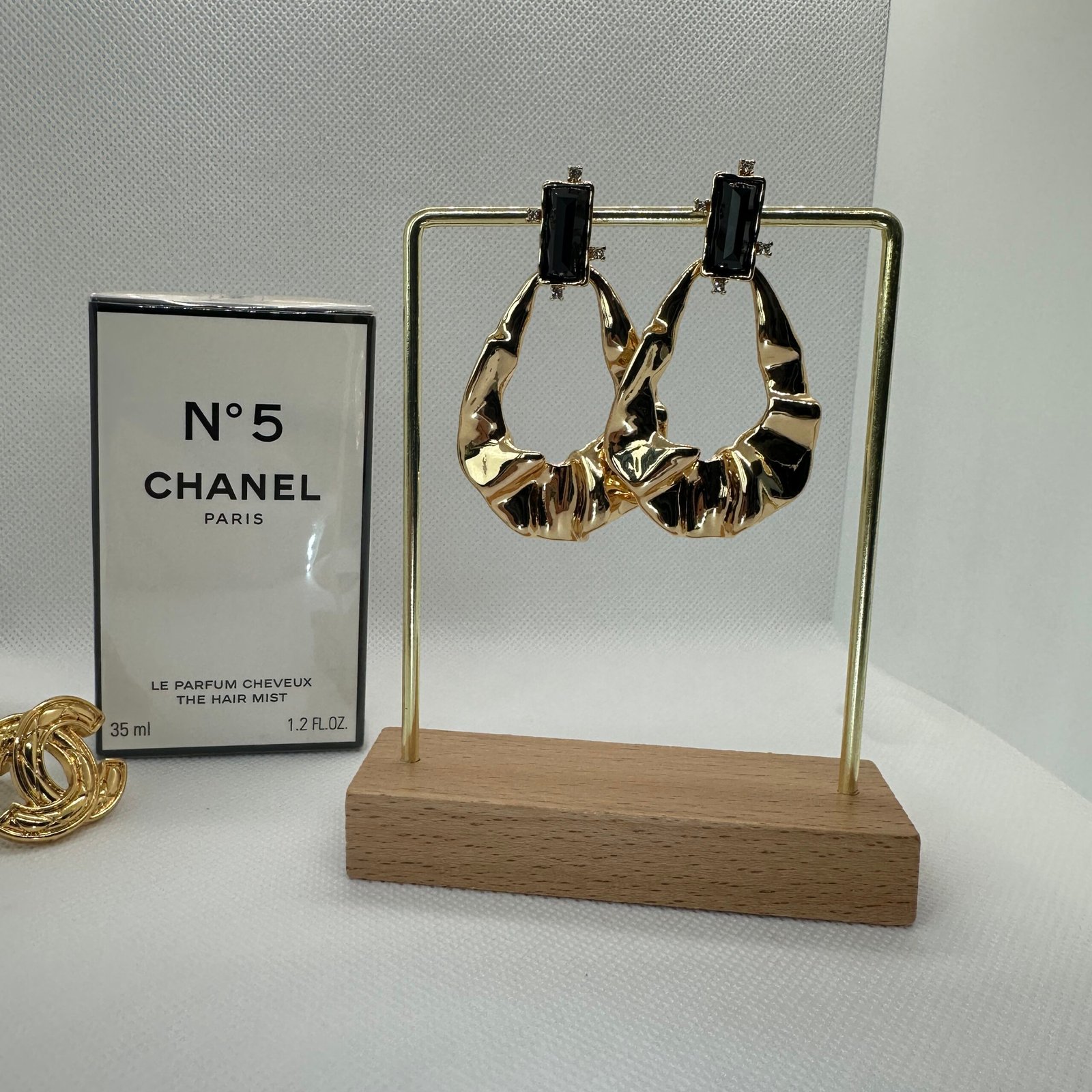 Oval Gold Earrings - Image 3