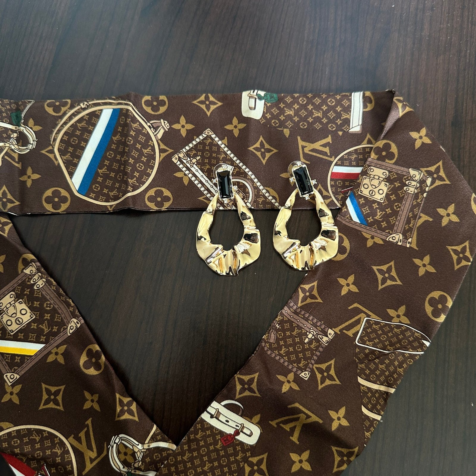 Oval Gold Earrings - Image 8